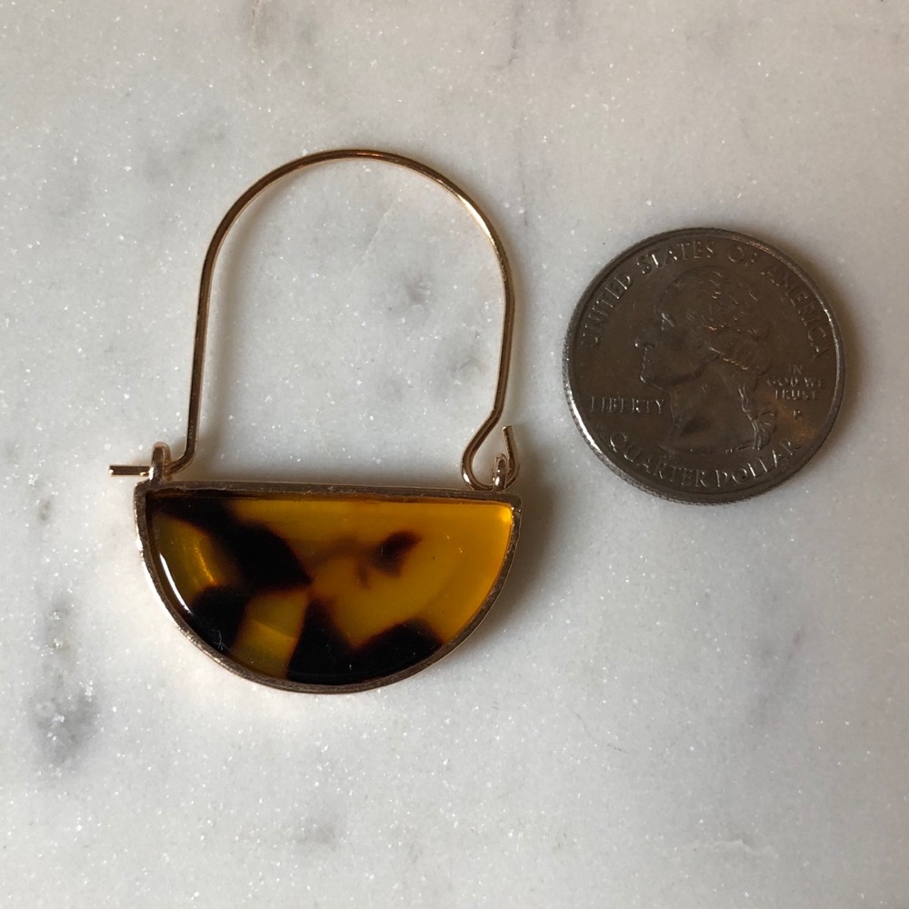 NWOT Tortoise Crescent Hoop Earrings - Picture 3 of 3